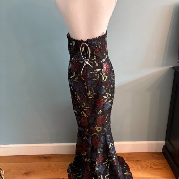 NWT Marchesa Notte Sleeveless Halter Embroidered & Sequin Gown. Size 16 - Picture 3 of 8